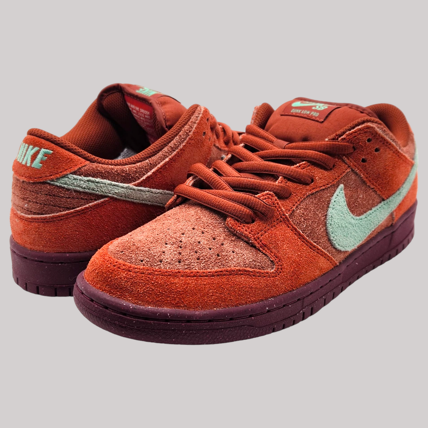 Nike SB Dunk Low "Mystic Red"